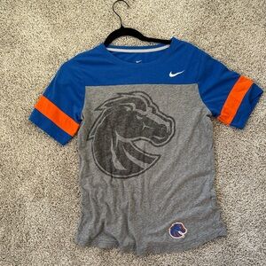 Nike bronco Boise state  Blue, Gray, and Orange Graphic Tee L